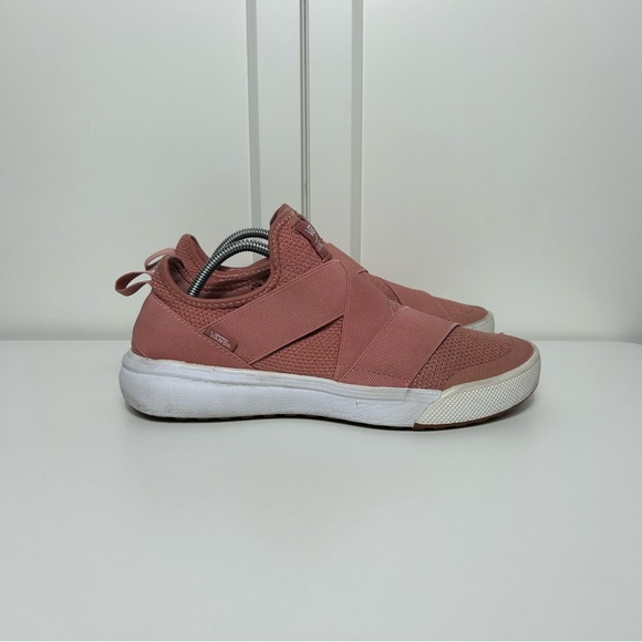 Vans Shoes - Vans ultrarange gore pink slip on